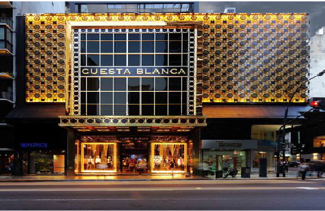 平果门头设计与商业空间的纽带。