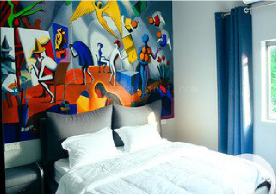 平果对于酒店的墙体彩绘而言更注重哪些方面？